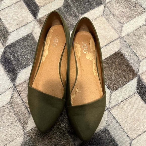 Olive Green Work Shoes Flats with Gold Trim Size 7 - Picture 2 of 4